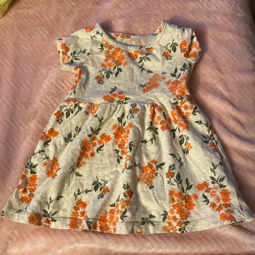 baby girl dresses size nb and 0-3 - Picture 6 of 8